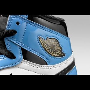 Jordan 1 retro high fearless UNC Chicago